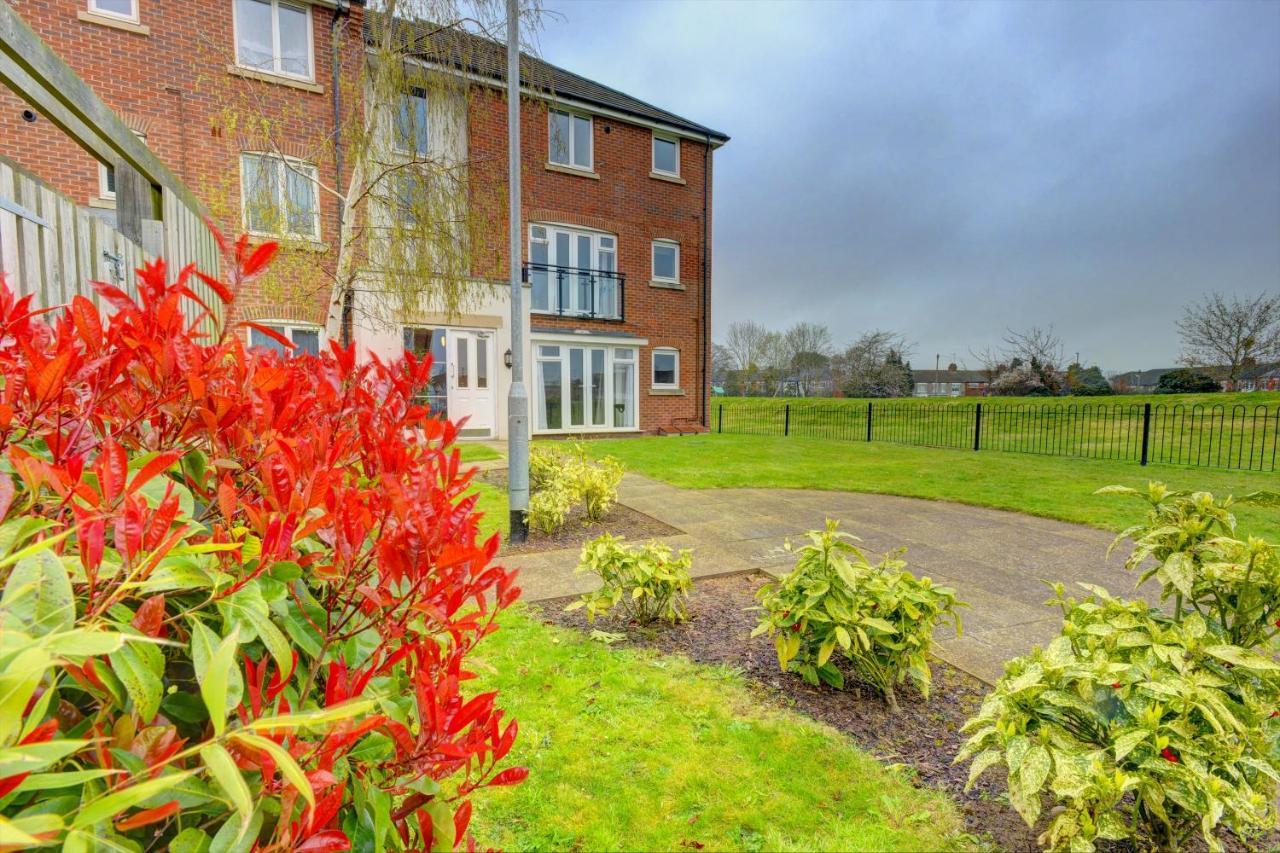 2-Br Apartment, En-Suite, Allocated Parking, Next To Playground Coventry Exterior photo